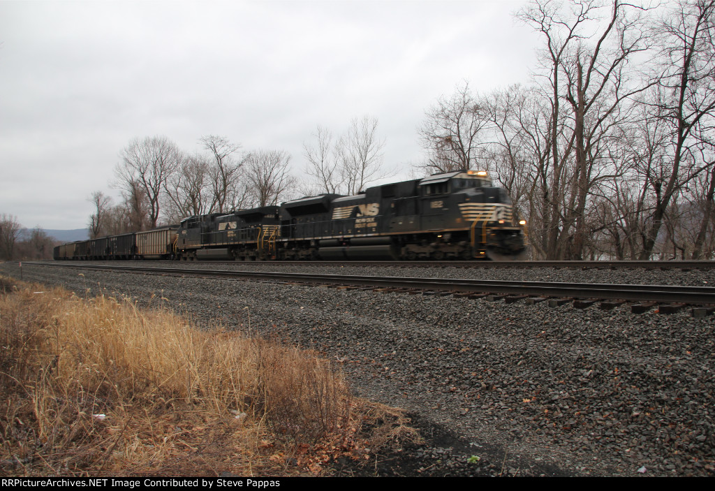 NS 1812 and 4622 on the point of train 590